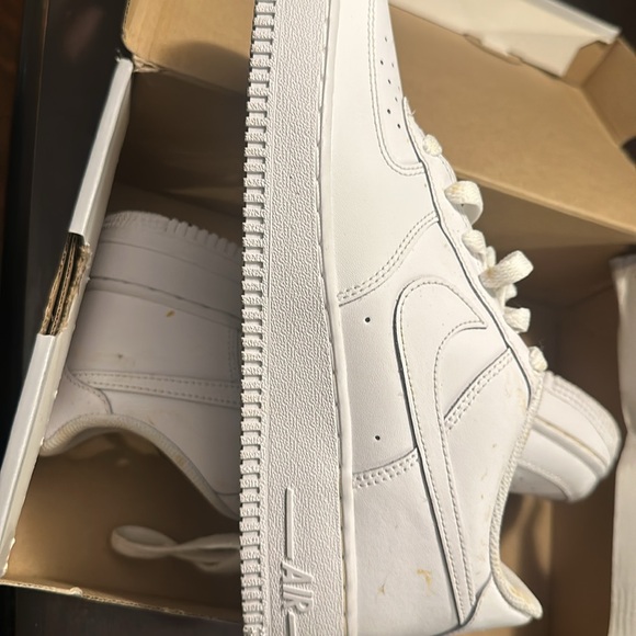 Nike worn once very light wear some small stains barely can see them - Picture 5 of 6